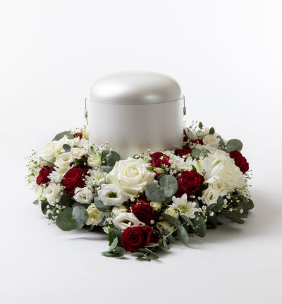 Urnekrans i hvitt og rødt Urnekrans i hvitt og rødt